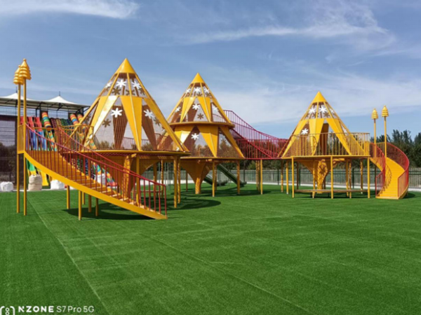 2022年8月，江蘇徐州紅楓森林公園，無動力游樂項目落地完成，占地15000平，總投資300萬。